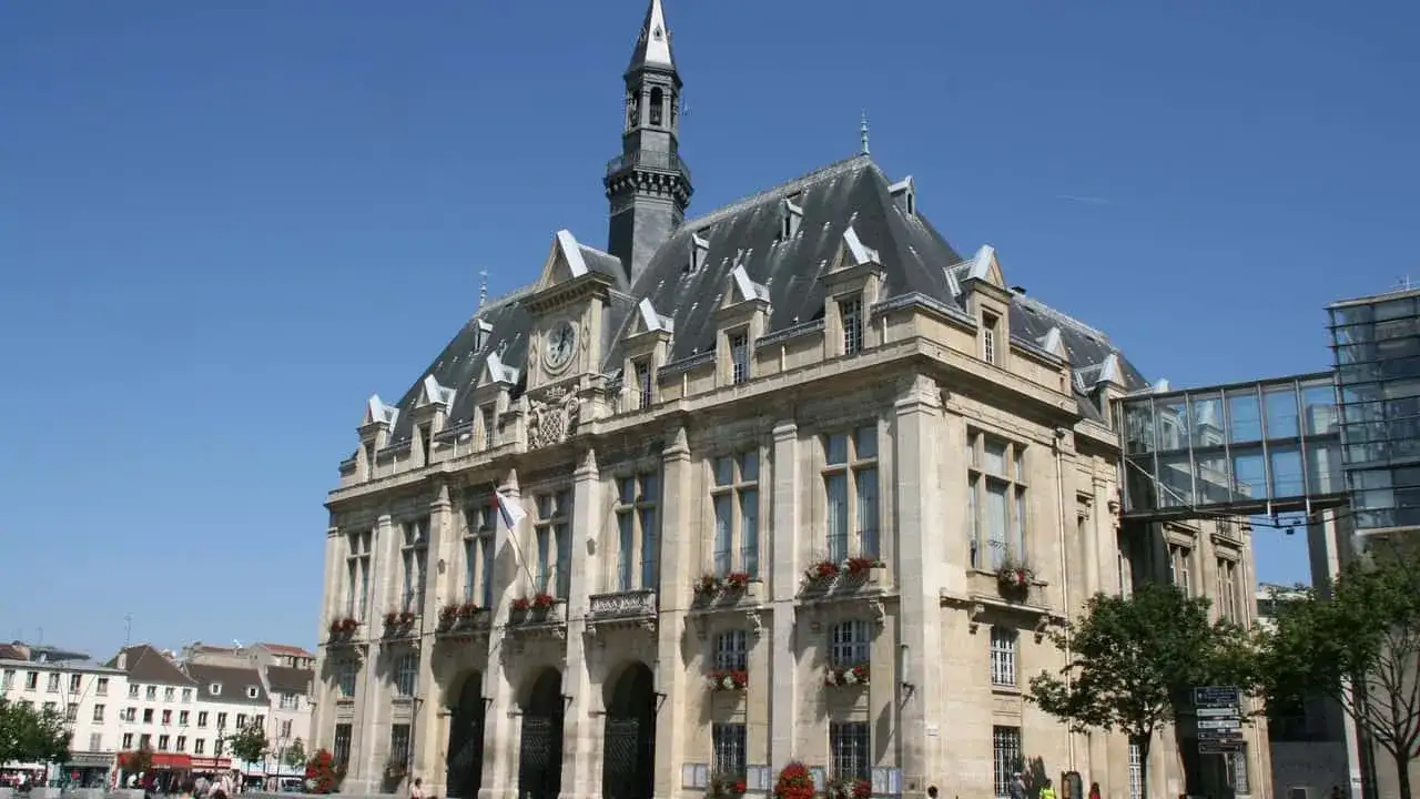 Saint-Denis, France — flight destination from Bangkok